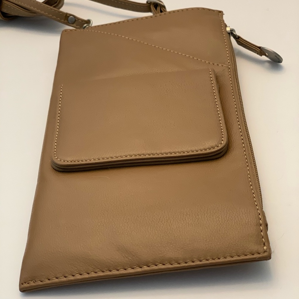TRAVELON BAGS leather travel bag.